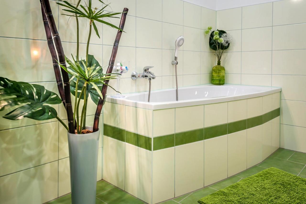 Komfortable Ferienwohnung In Halle Хале Екстериор снимка